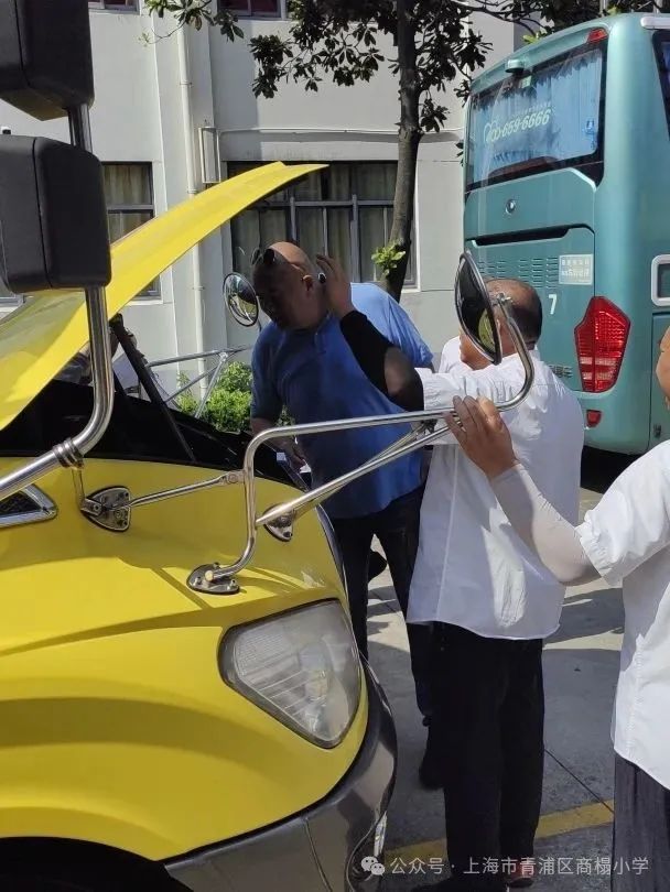 筑牢安全防線，守護生命通道——商榻小學聯合忠斌公司開展校車逃生演練與安全檢查