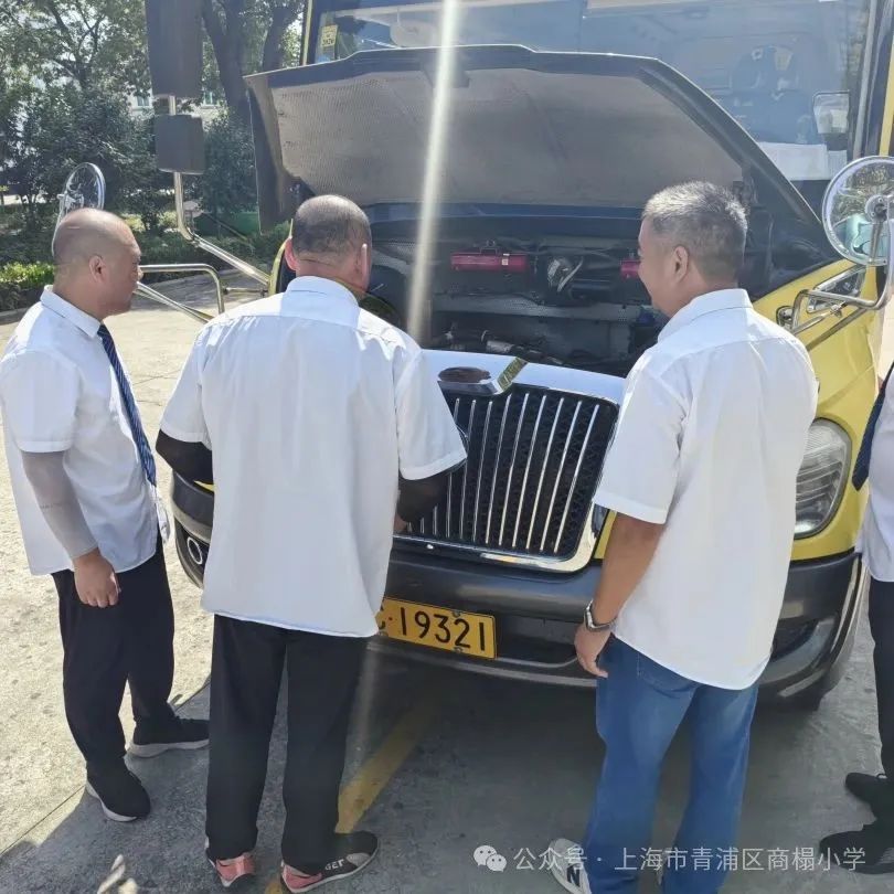 筑牢安全防線，守護生命通道——商榻小學聯合忠斌公司開展校車逃生演練與安全檢查