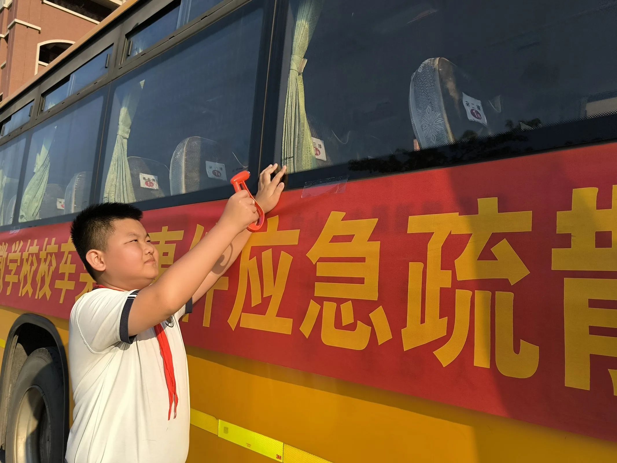 為愛護航，安全伴我行——古鎮新徽學校校車安全演練活動紀實